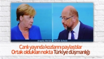 Merkel ve Schulz iyice sıyırdı!.