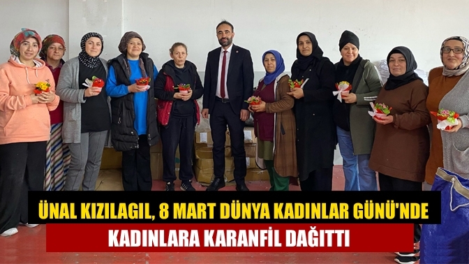 Ünal Kızılagıl, 8 Mart Dünya Kadınlar Günü'nde Kadınlara Karanfil Dağıttı