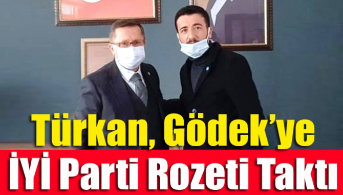 Türkan, Gödek’ye İYİ Parti Rozeti Taktı